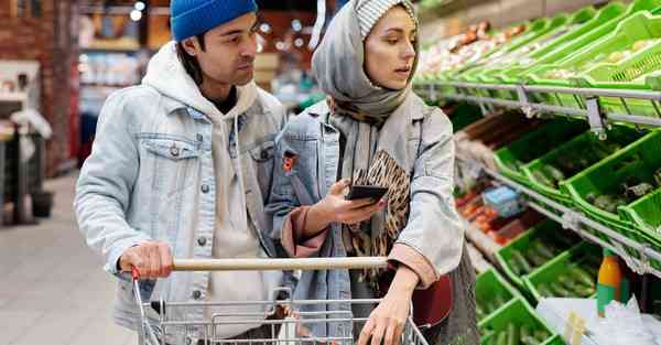 人工智能机器人和人谈恋爱