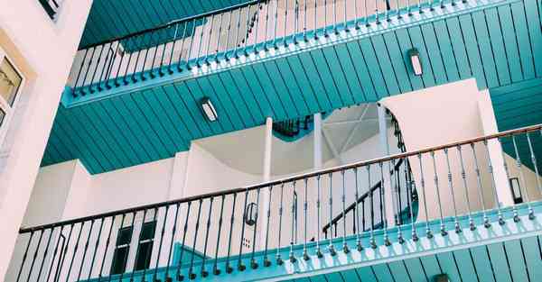 人工智能机器人和人谈恋爱