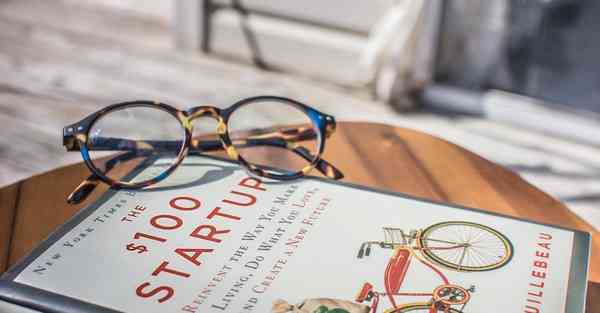 人工智能机器人和人谈恋爱