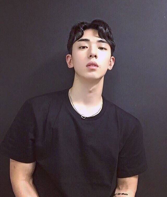 严堂河妮