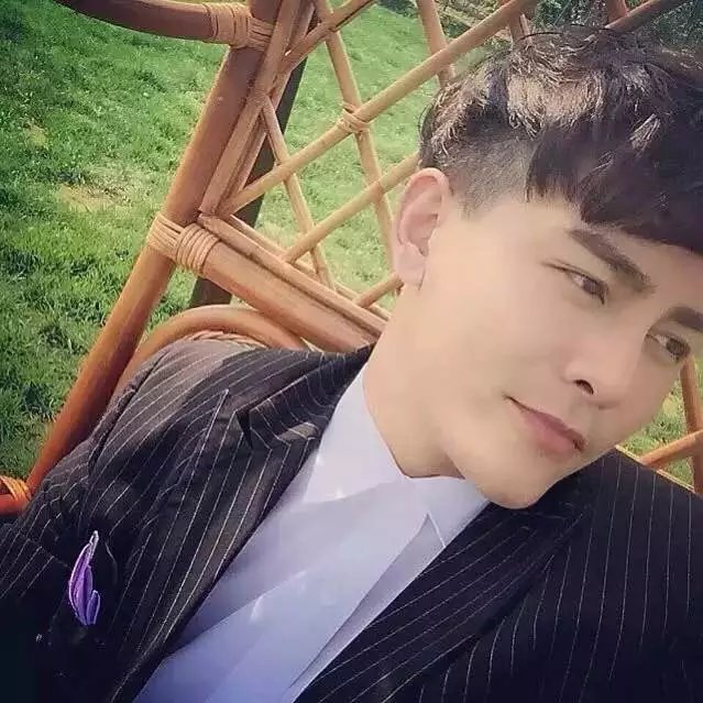 韦胜育哲