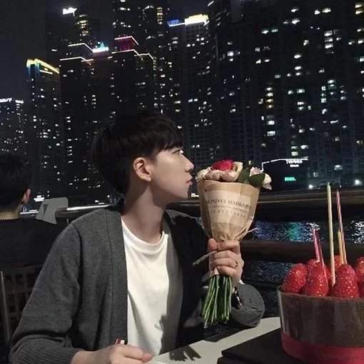 窦生媚晓